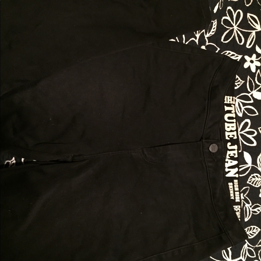 Black skinny pants
